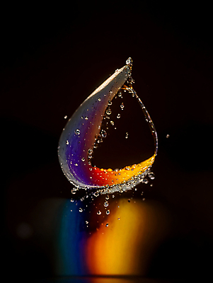 JPG 편집이미지 순간포착 사람없음 컬러풀 반사 물방울 액체 디지털합성 튀는물 편집실사 AI컴퓨터그래픽 AI콘텐츠 컬러 촬영기법 CG 액체표현 스플래쉬 파일형식