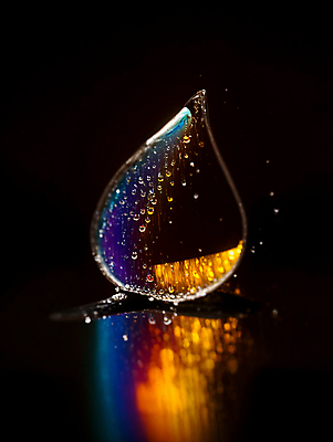 JPG 편집이미지 순간포착 사람없음 컬러풀 반사 물방울 액체 디지털합성 튀는물 편집실사 AI컴퓨터그래픽 AI콘텐츠 컬러 촬영기법 CG 액체표현 스플래쉬 파일형식