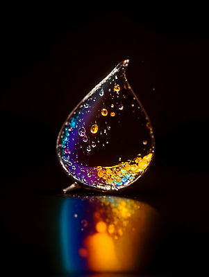 JPG 편집이미지 순간포착 사람없음 컬러풀 반사 물방울 액체 디지털합성 튀는물 편집실사 AI컴퓨터그래픽 AI콘텐츠 컬러 촬영기법 CG 액체표현 스플래쉬 파일형식