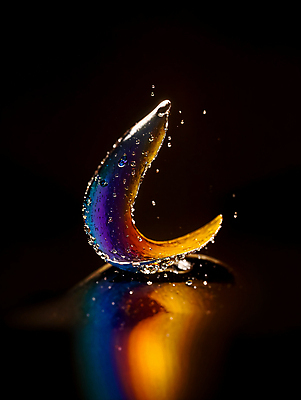 JPG 편집이미지 순간포착 사람없음 컬러풀 반사 물방울 액체 디지털합성 튀는물 편집실사 AI컴퓨터그래픽 AI콘텐츠 컬러 촬영기법 CG 액체표현 스플래쉬 파일형식