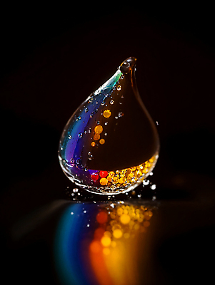 JPG 편집이미지 순간포착 사람없음 컬러풀 반사 물방울 액체 디지털합성 튀는물 편집실사 AI컴퓨터그래픽 AI콘텐츠 컬러 촬영기법 CG 액체표현 스플래쉬 파일형식