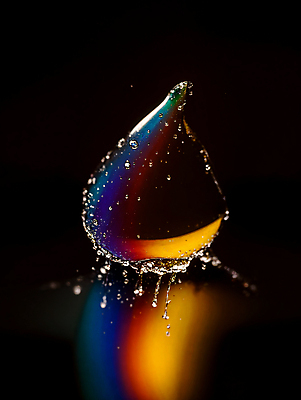 JPG 편집이미지 순간포착 사람없음 컬러풀 반사 물방울 액체 디지털합성 튀는물 편집실사 AI컴퓨터그래픽 AI콘텐츠 컬러 촬영기법 CG 액체표현 스플래쉬 파일형식