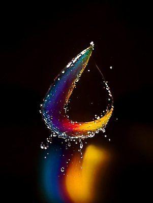 JPG 편집이미지 순간포착 사람없음 컬러풀 반사 물방울 액체 디지털합성 튀는물 편집실사 AI컴퓨터그래픽 AI콘텐츠 컬러 촬영기법 CG 액체표현 스플래쉬 파일형식