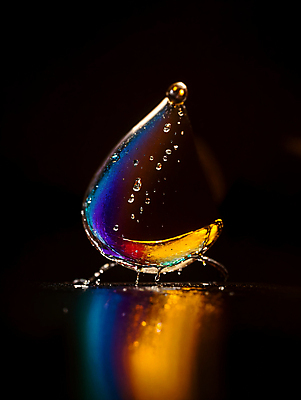 JPG 편집이미지 순간포착 사람없음 컬러풀 반사 물방울 액체 디지털합성 튀는물 편집실사 AI컴퓨터그래픽 AI콘텐츠 컬러 촬영기법 CG 액체표현 스플래쉬 파일형식