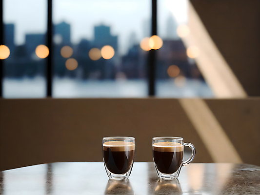 JPG 스튜디오촬영 편집이미지 커피 실내 따뜻함 사람없음 아웃포커스 보케 아메리카노 편집실사 AI포토 AI콘텐츠 음료 촬영기법 내부 CG 파일형식