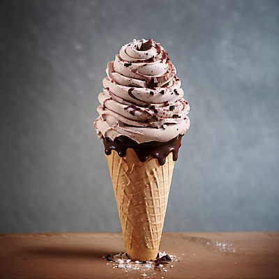 JPG 스튜디오촬영 편집이미지 사람없음 초콜릿 달콤 가루 아이스크림콘 콘아이스크림 소프트아이스크림 편집실사 AI포토 AI콘텐츠 아이스크림 디저트 실내 맛 CG 콘 파일형식