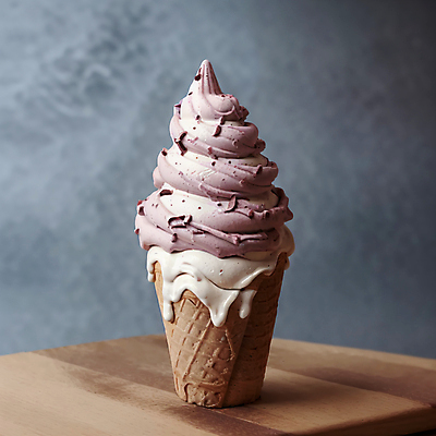 JPG 스튜디오촬영 편집이미지 사람없음 흐름 달콤 아이스크림콘 콘아이스크림 소프트아이스크림 편집실사 AI포토 AI콘텐츠 컨셉 아이스크림 실내 맛 CG 콘 파일형식