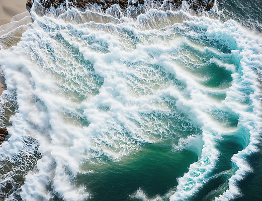 JPG 주간 편집이미지 파도 자연 해변 사람없음 야외 여름 하이앵글 시원함 편집실사 AI포토 AI콘텐츠 자연요소 계절 바다 뷰포인트 CG 생태계 파일형식