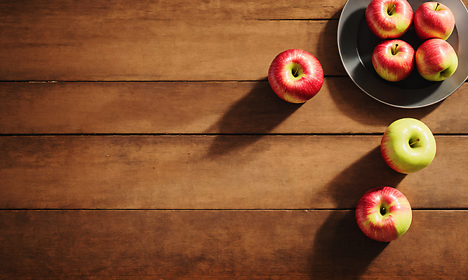 JPG 스튜디오촬영 편집이미지 접시 그림자 사람없음 나뭇결 사과 카피스페이스 편집실사 AI포토 AI콘텐츠 식기 과일 실내 공백 CG 파일형식