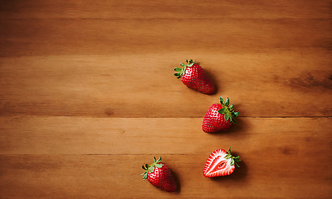 JPG 스튜디오촬영 편집이미지 딸기 단면 사람없음 나뭇결 카피스페이스 편집실사 AI포토 AI콘텐츠 과일 실내 공백 CG 파일형식