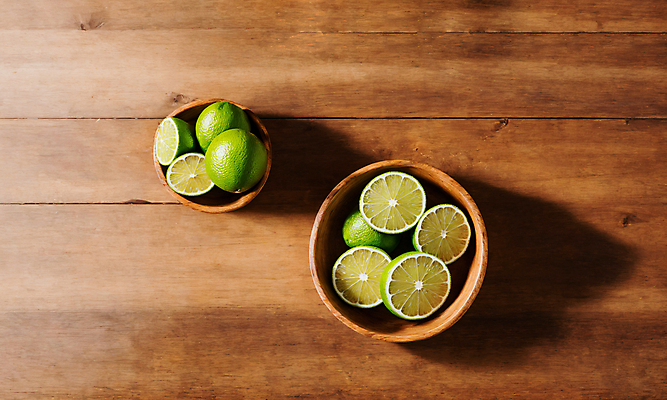 JPG 스튜디오촬영 편집이미지 그릇 단면 사람없음 나뭇결 담기 슬라이스 라임 카피스페이스 편집실사 AI포토 AI콘텐츠 식기 과일 모션 실내 공백 CG 파일형식