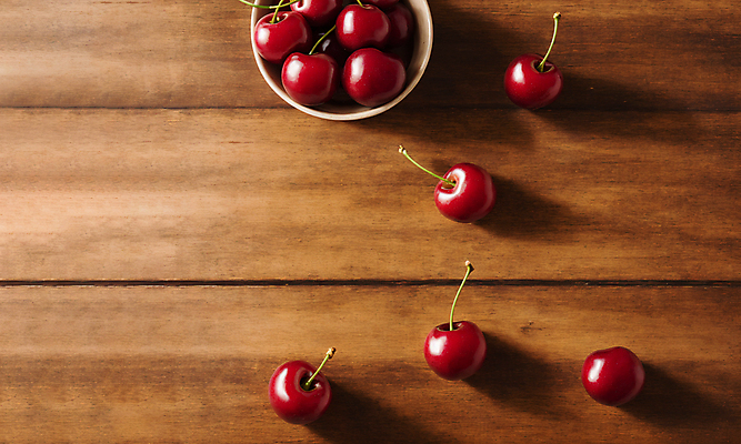 JPG 스튜디오촬영 편집이미지 그릇 사람없음 나뭇결 체리 담기 카피스페이스 편집실사 AI포토 AI콘텐츠 식기 과일 모션 실내 공백 CG 파일형식