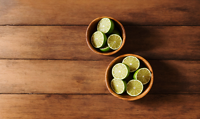 JPG 스튜디오촬영 편집이미지 그릇 단면 사람없음 나뭇결 담기 슬라이스 라임 카피스페이스 편집실사 AI포토 AI콘텐츠 식기 과일 모션 실내 공백 CG 파일형식