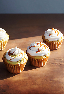 JPG 스튜디오촬영 편집이미지 빵 디저트 사람없음 컵케이크 크림 머핀 편집실사 AI포토 AI콘텐츠 음식 실내 케이크 CG 파일형식