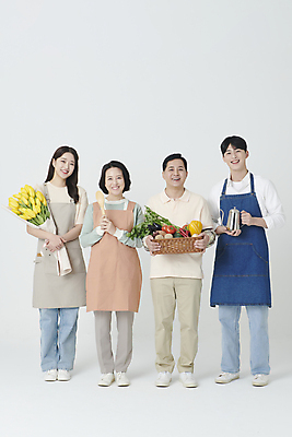 포토 JPG 스튜디오촬영 전신 여자 남자 꽃다발 중년 50대 채소 주전자 서기 미소 들기 여러명 20대 성인 앞모습 바구니 앞치마 한국인 농부 주부 주걱 바리스타 플로리스트 소상공인 국내포토 직업 꽃 뷰포인트 다수 모션 주방용품 실내 표정 사람 동양인 청년 경제 상인 파일형식
