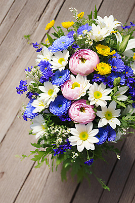 JPG 편집이미지 꽃다발 국화 실내 사람없음 데이지 거베라 라넌큘러스 생화 편집실사 AI포토 AI콘텐츠 꽃 내부 CG 파일형식