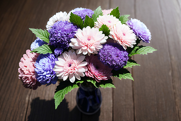 JPG 편집이미지 꽃다발 국화 실내 사람없음 꽃병 거베라 생화 편집실사 AI포토 AI콘텐츠 꽃 내부 CG 파일형식