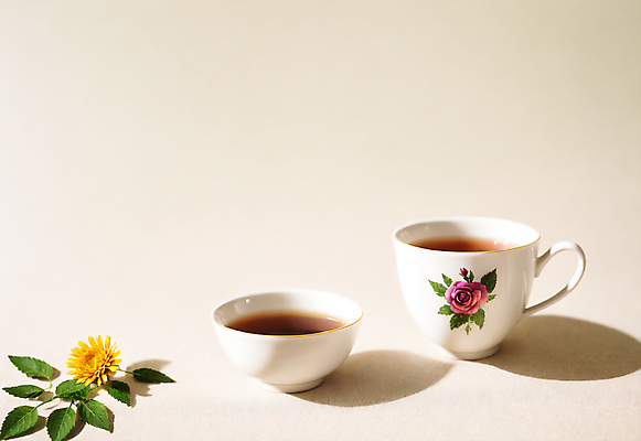 JPG 편집이미지 꽃 실내 사람없음 차 찻잔 오브젝트 편집실사 AI포토 AI콘텐츠 식물 음료 잔 내부 CG 파일형식