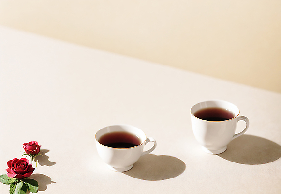 JPG 편집이미지 꽃 실내 사람없음 장미 차 찻잔 오브젝트 편집실사 AI포토 AI콘텐츠 식물 음료 잔 내부 CG 파일형식