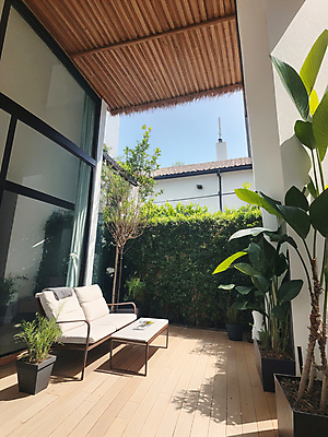 JPG 주간 식물 편집이미지 화분 탁자 그림자 사람없음 야외 인테리어 소파 발코니 디지털합성 원예 편집소스 플랜테리어 편집실사 AI포토 AI콘텐츠 자연요소 디자인 가구 의자 취미 CG 파일형식