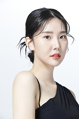 포토 JPG 스튜디오촬영 응시 여자 무표정 한명 상반신 20대 성인 옆모습 뷰티 한국인 의료성형뷰티 성인여자한명만 국내포토 1 시선 감정 뷰포인트 실내 표정 사람 동양인 청년 여자한명만 성인여자만 파일형식