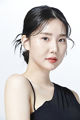 포토 JPG 스튜디오촬영 응시 여자 무표정 한명 상반신 20대 성인 옆모습 뷰티 한국인 의료성형뷰티 성인여자한명만 국내포토 1 시선 감정 뷰포인트 실내 표정 사람 동양인 청년 여자한명만 성인여자만 파일형식