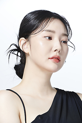 포토 JPG 스튜디오촬영 응시 여자 무표정 한명 상반신 20대 성인 옆모습 뷰티 한국인 의료성형뷰티 성인여자한명만 내려보기 국내포토 1 시선 감정 뷰포인트 모션 실내 표정 사람 동양인 청년 여자한명만 성인여자만 파일형식
