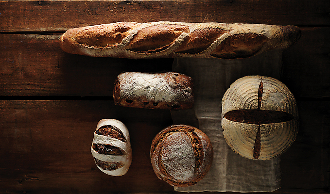 포토 JPG 스튜디오촬영 빵 사람없음 하이앵글 바게트 호밀빵 나무탁자 맛있는 나무배경 국내포토 음식 뷰포인트 백그라운드 탁자 실내 파일형식