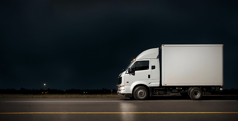 JPG 편집이미지 도로 사람없음 야외 야간 배송 디지털합성 택배 물류 편집소스 새벽배송 탑차 편집실사 AI포토 AI콘텐츠 자연요소 길 교통시설 트럭 운송업 CG 파일형식