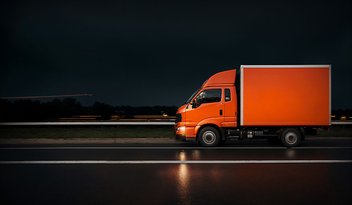 JPG 편집이미지 도로 사람없음 야외 야간 배송 디지털합성 택배 물류 편집소스 새벽배송 탑차 편집실사 AI포토 AI콘텐츠 자연요소 길 교통시설 트럭 운송업 CG 파일형식