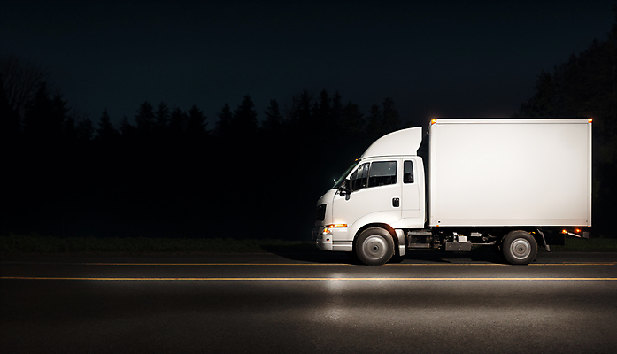 JPG 편집이미지 도로 사람없음 야외 야간 배송 디지털합성 택배 물류 편집소스 새벽배송 탑차 편집실사 AI포토 AI콘텐츠 자연요소 길 교통시설 트럭 운송업 CG 파일형식