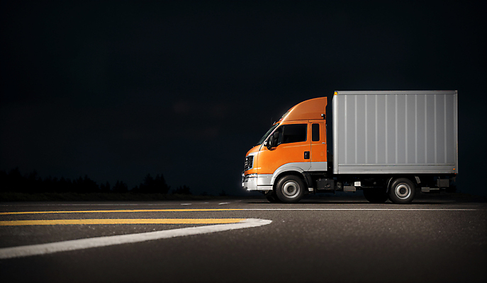 JPG 편집이미지 도로 사람없음 야외 야간 배송 디지털합성 택배 물류 편집소스 새벽배송 탑차 편집실사 AI포토 AI콘텐츠 자연요소 길 교통시설 트럭 운송업 CG 파일형식