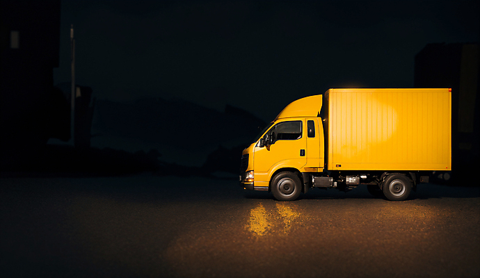 JPG 편집이미지 도로 사람없음 야외 반사 야간 배송 디지털합성 택배 물류 편집소스 새벽배송 탑차 편집실사 AI포토 AI콘텐츠 자연요소 길 교통시설 트럭 운송업 CG 파일형식