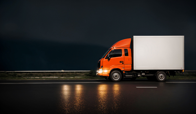 JPG 편집이미지 도로 사람없음 야외 빛 야간 배송 디지털합성 택배 물류 편집소스 새벽배송 탑차 편집실사 AI포토 AI콘텐츠 자연요소 길 교통시설 트럭 운송업 CG 파일형식