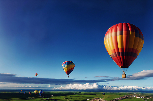 JPG 주간 편집이미지 하늘 풍경 초원 사람없음 야외 열기구 비행 디지털합성 풍선 편집소스 편집실사 AI포토 AI콘텐츠 자연요소 항공교통 CG 파일형식