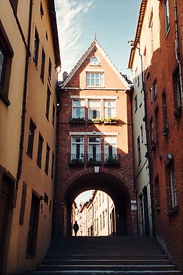 JPG 주간 편집이미지 북유럽 풍경 사람없음 야외 건물 도시풍경 계단 도시 골목길 디지털합성 아치 스칸디나비아 편집소스 편집실사 AI포토 AI콘텐츠 자연요소 건축물 유럽 길 CG 파일형식