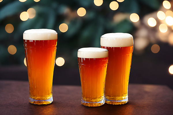 JPG 편집이미지 맥주 사람없음 갈색 거품 시원함 디지털합성 맥주잔 맥주거품 보케백그라운드 편집실사 AI포토 AI콘텐츠 컬러 백그라운드 술잔 주류 CG 보케 파일형식