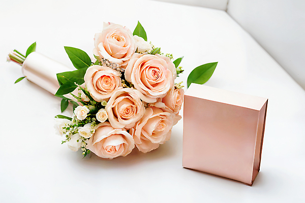 JPG 편집이미지 꽃 부케 결혼 사람없음 상자 디지털합성 결혼소품 편집실사 AI포토 AI콘텐츠 식물 꽃다발 이벤트 CG 오브젝트 파일형식