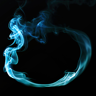 JPG 편집이미지 하늘색 추상 사람없음 원형 연기 디지털합성 원형프레임 스모크 카피스페이스 이미지편집 편집실사 AI컴퓨터그래픽 AI콘텐츠 도형 무늬 프레임 파란색 공백 CG 파일형식