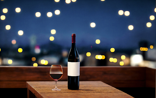 JPG 편집이미지 와인잔 탁자 사람없음 와인 레드와인 와인병 디지털합성 보케 편집소스 편집실사 AI포토 AI콘텐츠 가구 술잔 병_용기 주류 CG 파일형식