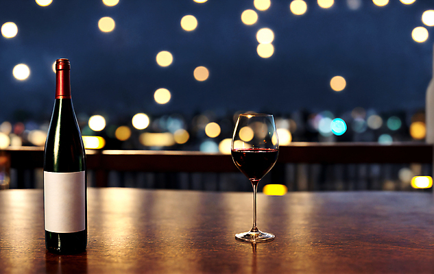 JPG 편집이미지 와인잔 탁자 사람없음 와인 레드와인 와인병 디지털합성 보케 편집소스 편집실사 AI포토 AI콘텐츠 가구 술잔 병_용기 주류 CG 파일형식