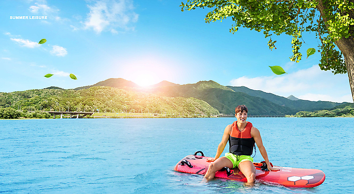 전신 PSD 나무 편집이미지 남자 산 한명 앉기 성인 30대 강 햇빛 태양 한국인 윈드서핑 수상스포츠 여름스포츠 윈드서퍼 윈드서핑보드 성인남자한명만 이미지편집 자연요소 식물 1 스포츠 모션 사람 동양인 장년 서퍼 남자한명만 성인남자만 파일형식 여름_계절