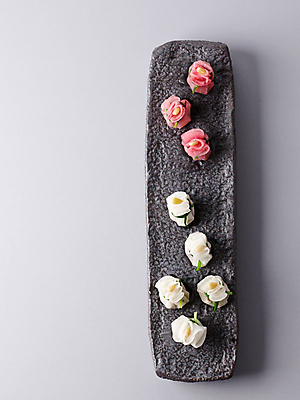 포토 JPG 접시 한식 음식 반찬 사람없음 하이앵글 여러개 잣 플레이팅 쌈무 국내포토 식기 뷰포인트 다수 견과류 상차림 파일형식