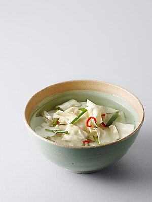 포토 JPG 그릇 한식 음식 반찬 사람없음 양배추 동치미 한그릇 플레이팅 국내포토 1 식기 채소 김치 상차림 파일형식