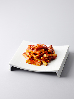 포토 JPG 접시 한식 음식 반찬 김치 사람없음 무 무침 플레이팅 국내포토 식기 뿌리채소 상차림 파일형식