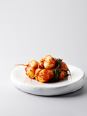 포토 JPG 접시 한식 음식 반찬 사람없음 총각김치 열무 플레이팅 국내포토 식기 김치 무 상차림 파일형식