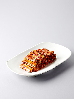 포토 JPG 접시 한식 음식 반찬 김치 사람없음 무 무김치 플레이팅 국내포토 식기 뿌리채소 상차림 파일형식