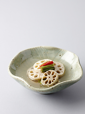 포토 JPG 그릇 한식 음식 반찬 사람없음 연근 동치미 한그릇 플레이팅 국내포토 1 식기 채소 김치 상차림 파일형식