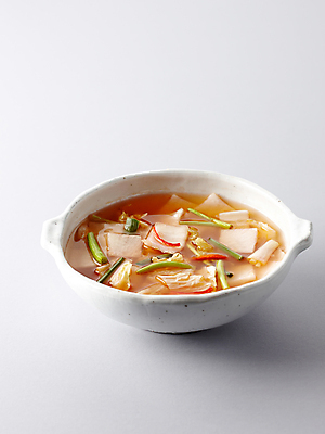 포토 JPG 그릇 한식 음식 반찬 김치 사람없음 배추 나박김치 플레이팅 국내포토 식기 채소 상차림 파일형식