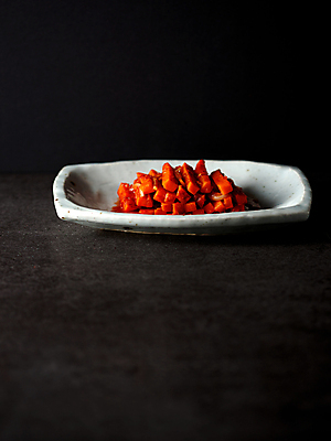 포토 JPG 접시 한식 음식 반찬 김치 사람없음 당근 플레이팅 국내포토 식기 뿌리채소 상차림 파일형식